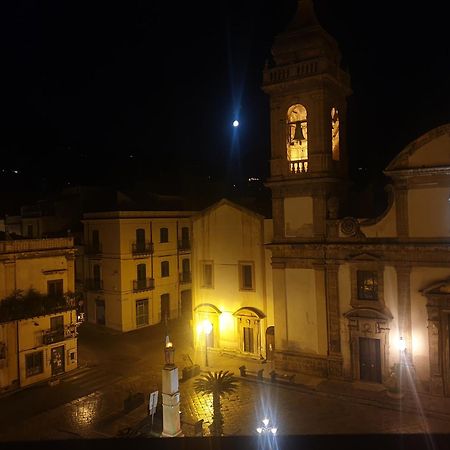 Bnb Donnalaura Carini Exterior foto
