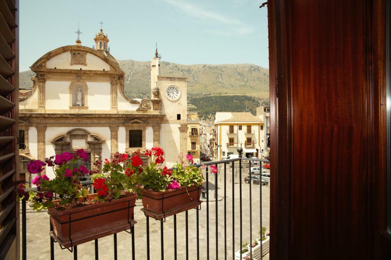 Bnb Donnalaura Carini Exterior foto
