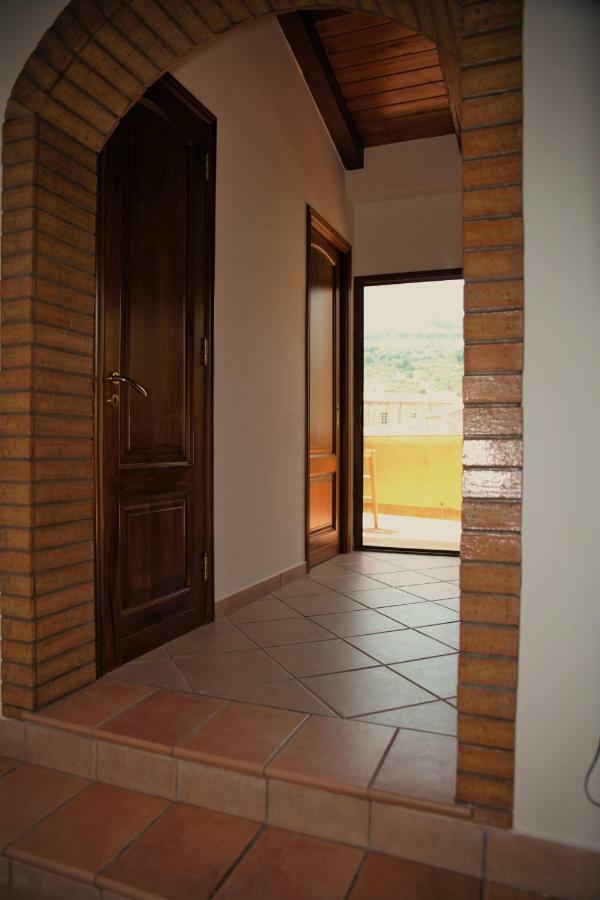 Bnb Donnalaura Carini Exterior foto