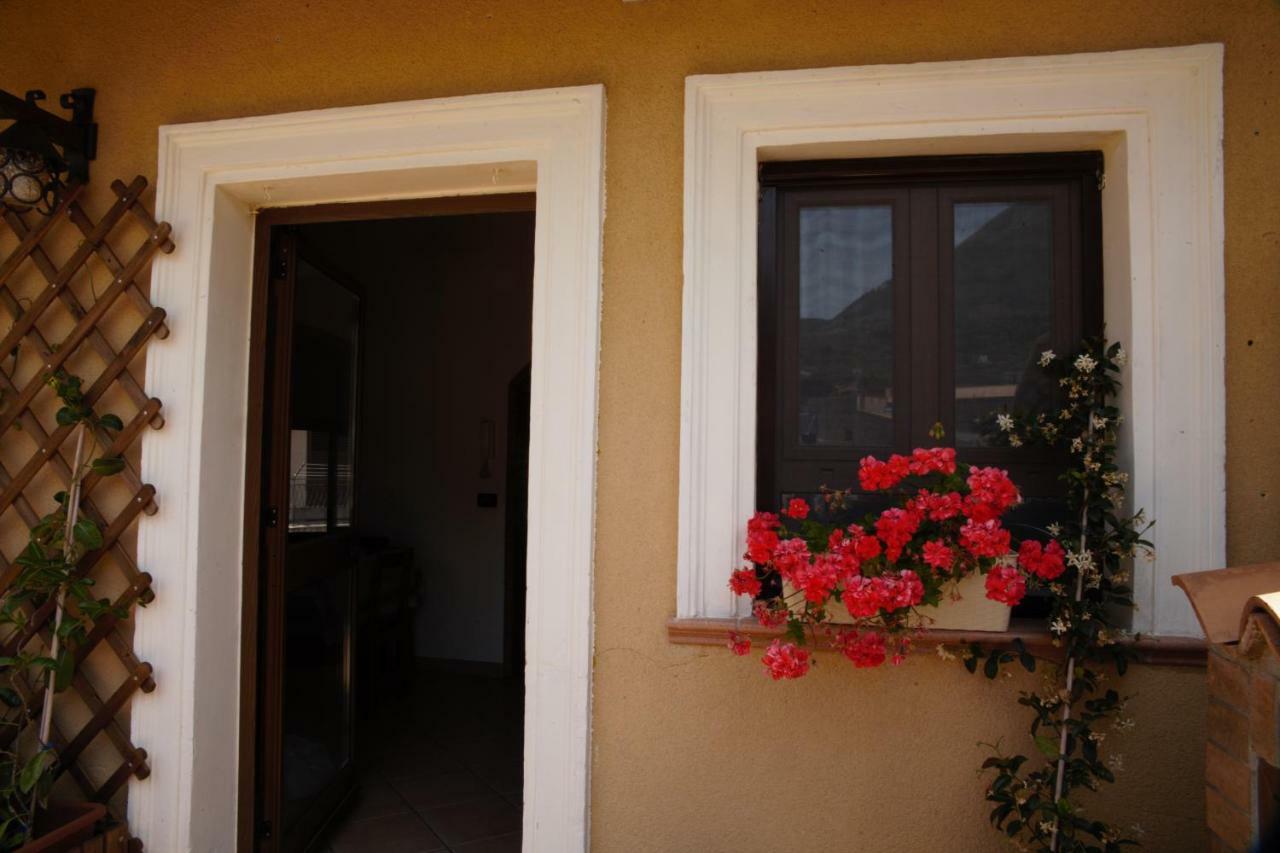 Bnb Donnalaura Carini Exterior foto